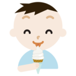 笑顔でソフトクリームを食べる男の子のイラスト
